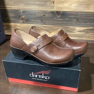 New In Box Dansko Solstice Full Grain Chocolate Leather Clog Shoes Size 8.5 (39)
